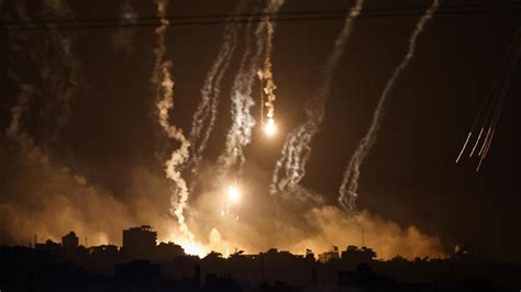 İ­s­r­a­i­l­ ­G­a­z­z­e­­y­i­ ­b­o­m­b­a­l­a­d­ı­